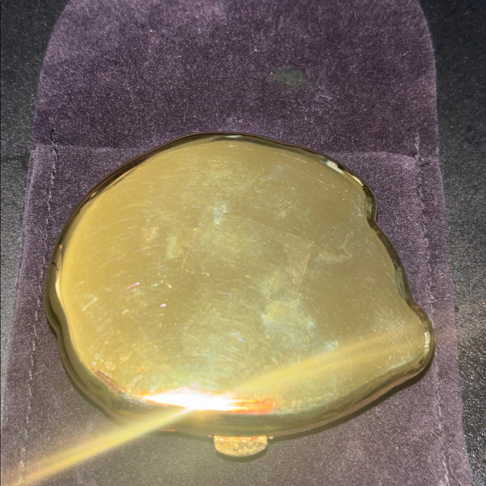 Estée Lauder year of the rabbit collectible compact holder - Picture 2 of 3